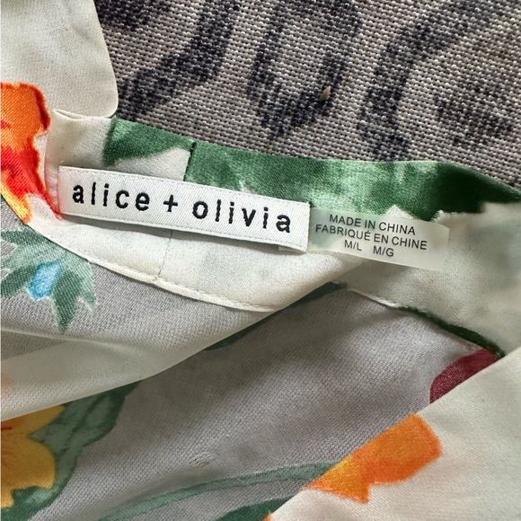 Alice and Olivia Maylin Robe with Belt, Greenwich Garden Soft Cream, M/L - Picture 4 of 4